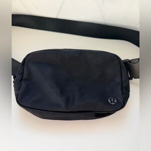 lululemon athletica black belt bag